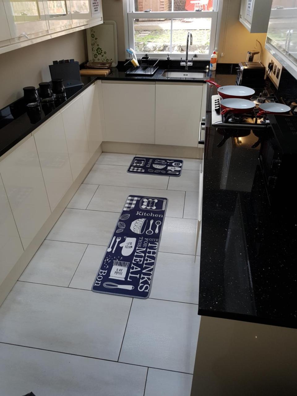 Slough Centre Townhouse With Driveway Parking For Up To Two Cars Apartment Exterior foto